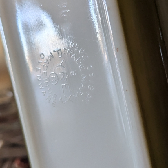 3 Small Vintage Pyrex Glass Containers with Lids - Picture 12 of 12